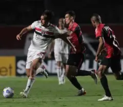 O São Paulo goleou por 4 x 0 na partida do 1º turno entre as duas equipes.