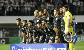 Jogando na Vila Belmiro, Santos derrotou o Corinthians por 1 a 0, mas não ficou com a vaga