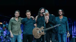 O show contou com uma série de participações especiais de outros artistas, incluindo Paul McCartney, Travis Baker e Liam Gallagher