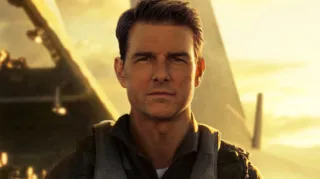 Tom Cruise voltou ao papel de Maverick mais de três décadas depois do filme original. E até pilotou caças na sequência.