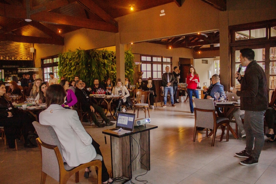 Evento aconteceu no Golf Garden Clube e contou com 15 desenvolvedores de soluções tecnológicas para as indústrias