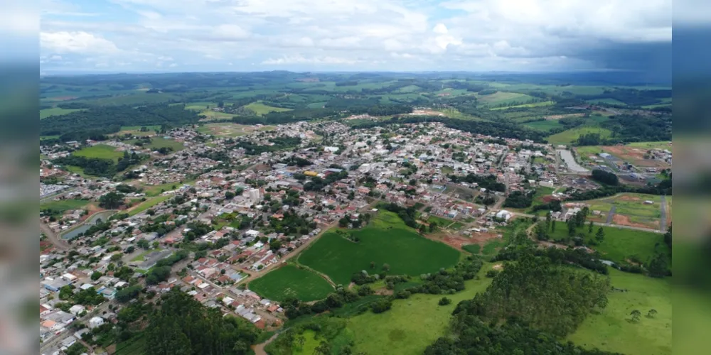 Levantamento mensal leva em conta os depósitos realizados às 19 cidades da Associação dos Municípios dos Campos Gerais (AMCG)
