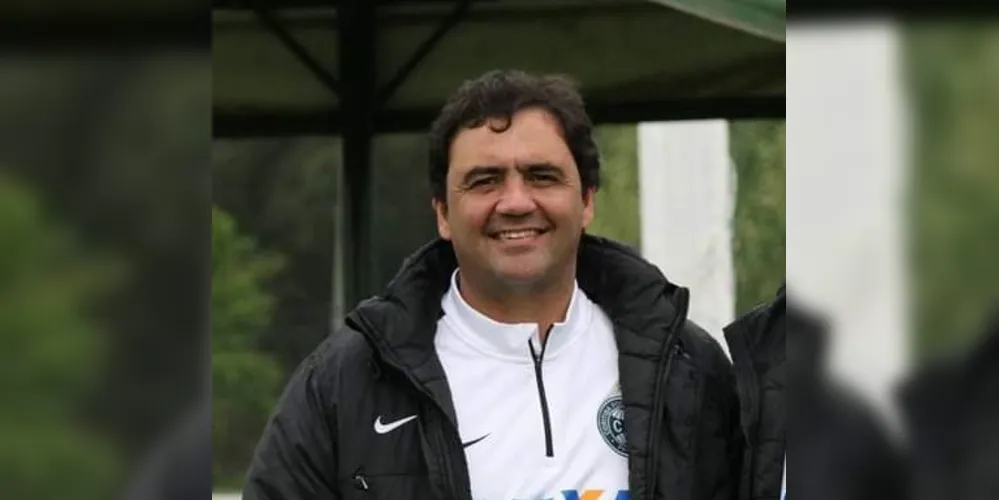 Netinho quando atuava como treinador do sub-17 do Coritiba.