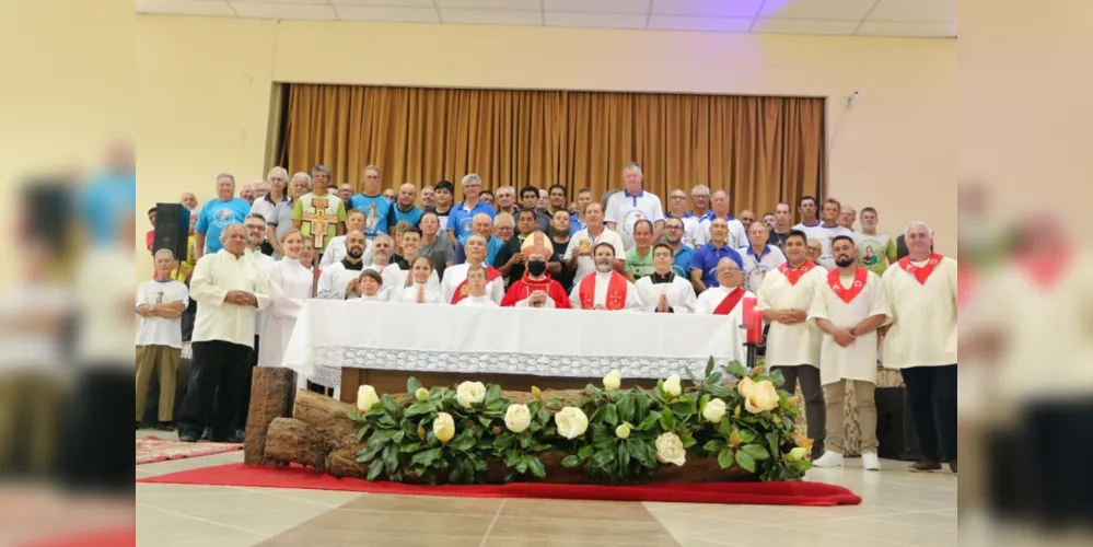 Equipe litúrgica e integrantes do movimento