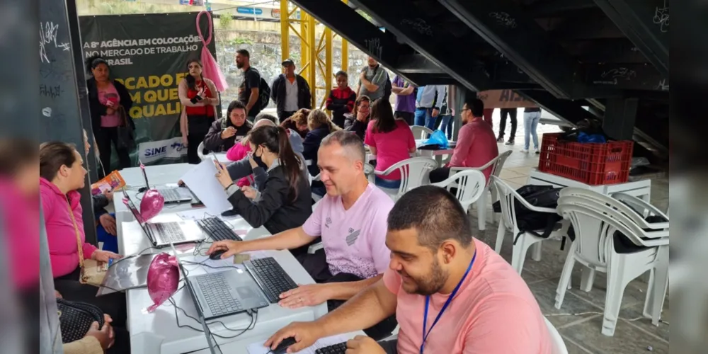 A iniciativa, promovida pela Prefeitura de Ponta Grossa, levou cerca de 450 vagas de emprego para serem oferecidas no Terminal Central