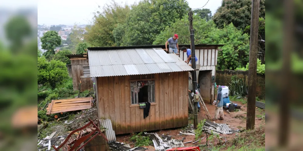 Defesa Civil socorre famílias atingidas pelas fortes chuvas