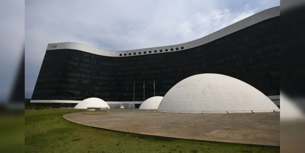 Neste ano, pela primeira vez, todas as seções eleitorais do Brasil ficam abertas das 8h às 17h no horário de Brasília