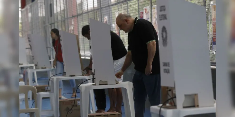 No Brasil há mais de 156 mil eleitores aptos a votar hoje