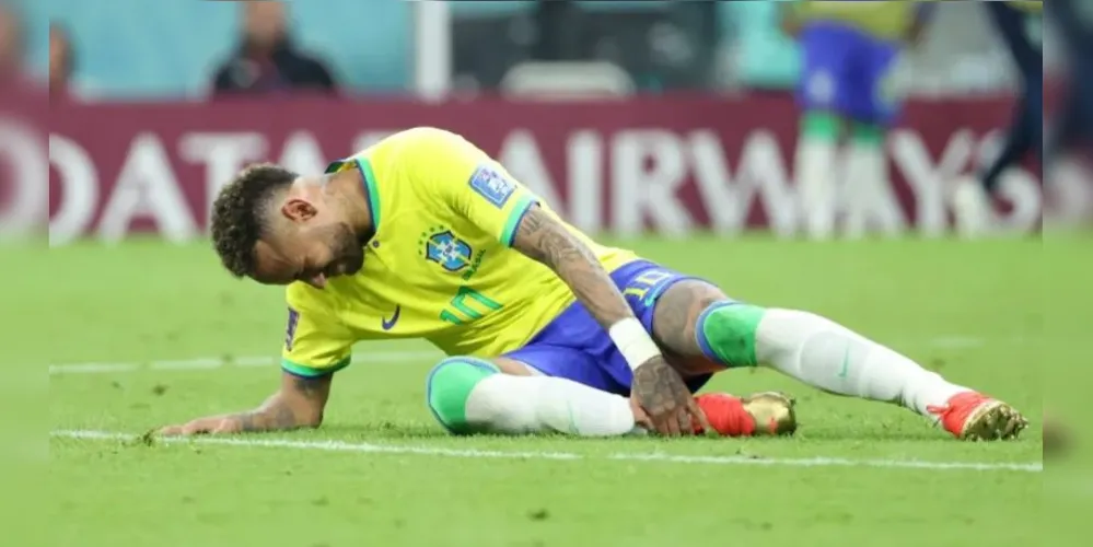Neymar ainda acordou com inchaço no tornozelo e fará exames
