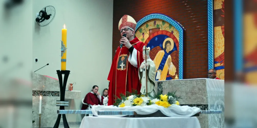 Dom Sergio, padre Wagner e o diácono Josoel, na celebração de sexta-feira