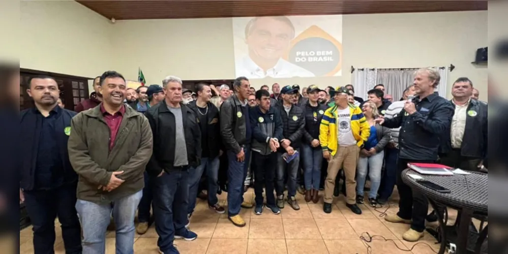 Lideranças, autoridades políticas e simpatizantes dos Campos Gerais estivem reunidos na noite da última segunda-feira