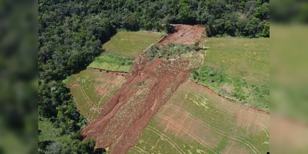 Fortes chuvas causaram grandes destruições em inúmeros municípios paranaenses