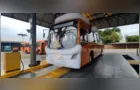 Ônibus de Natal da VCG circula pelas ruas de Ponta Grossa