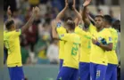 Tite cobra arbitragem por rodízio em Neymar e elogia elenco