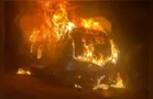 Corpo carbonizado é encontrado dentro de carro em chamas no PR