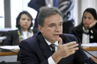 Senador desde 1999, Dias busca o terceiro mandato consecutivo como senador do Paraná