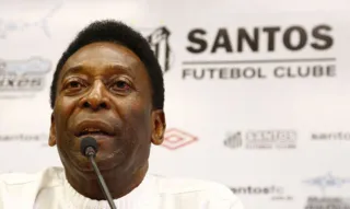Pelé foi internado na última terça-feira (29/11) para reavaliar a terapia quimioterápica do tumor de colón