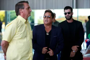 Jair Bolsonaro, Leonardo e Gusttavo Lima reunidos no Palácio da Alvorada.