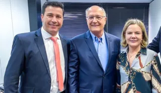 Arilson Chiorato (PT), Geraldo Alckmin (PSB) e Gleisi Hoffmann (PT)