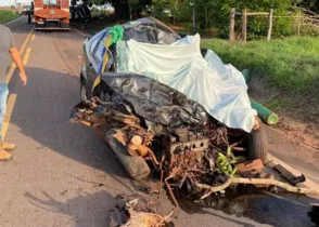 O acidente foi na PR-576, rodovia que liga os municípios de Santa Isabel do Ivaí à Santa Mônica, na tarde de ontem