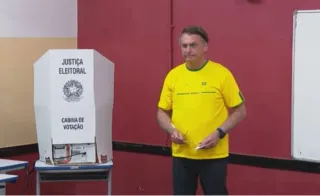Jair Bolsonaro (PL), chegou para votar na Vila Militar, Zona Oeste do Rio