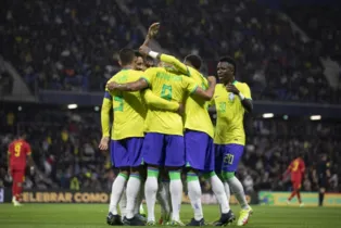 Após quatro anos e meio de espera, a Seleção Brasileira enfrenta a Sérvia, nesta quinta-feira (24), às 16 horas (horário de Brasília)