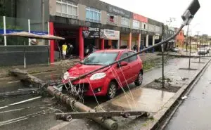 Imagens detalham estrago ocasionado pelas fortes chuvas na capital paranaense