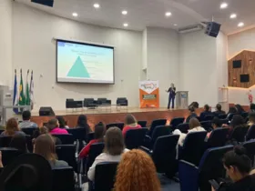Mais de 200 alunos da Unicesumar participaram de palestra sobre o panorama da vulnerabilidade social na cidade