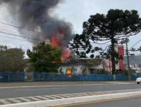 Dezenas de bombeiros de Ponta Grossa foram mobilizados na tarde desta quinta-feira (29)