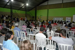 Durante a noite de quarta (5), na quadra da Escola Municipal Júlio de Mesquita Filho, ocorreu a audiência pública referente à regularização