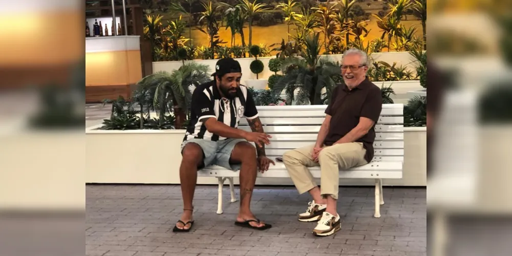Alorino e Carlos Alberto de Nóbrega no programa 'A Praça é Nossa'