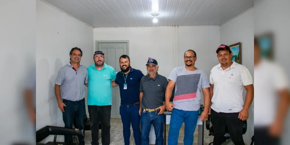 Chefe do escritório regional da Seab, Marcelo Ferreira Hupalo, e o engenheiro agrônomo do órgão, Cláudio Marques Bittencourt, visitaram Tibagi