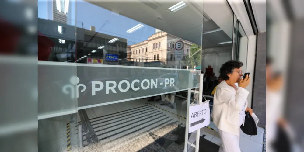 A recomendação do Procon-PR é que as pessoas não entrem em links na internet que utilizam nomes não definitivos e com promessas de solução de endividamento.