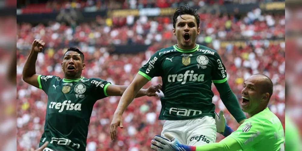 Raphael Veiga marcou duas vezes e deu o título ao Palmeiras