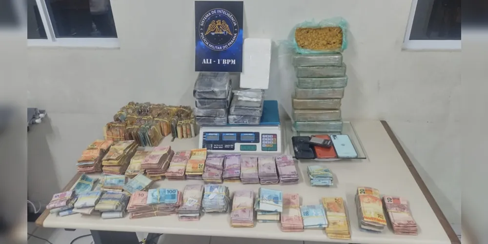 Entorpecentes e dinheiro em espécie foram localizados pelos agentes de segurança