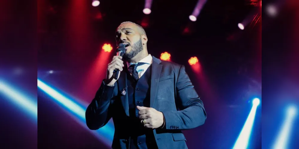 Cantor Belo em apresentação em São Paulo.