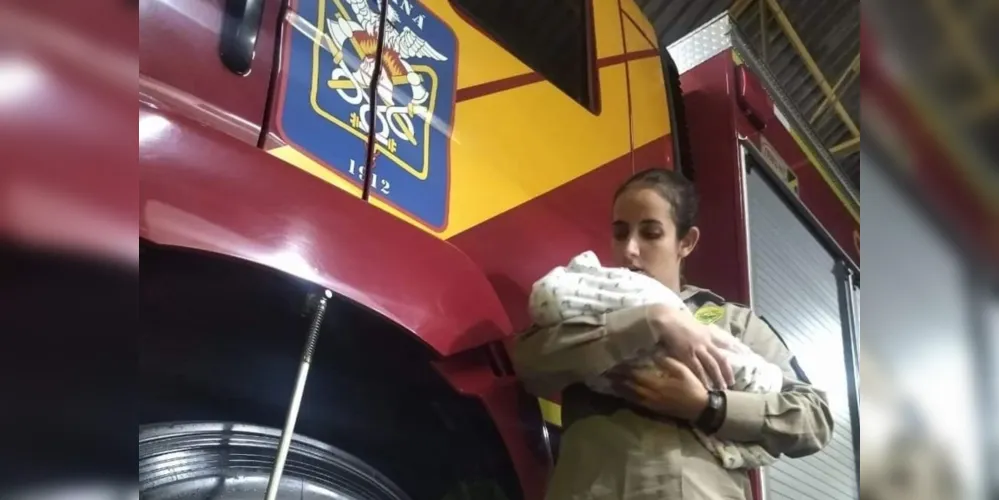 A bebê foi rapidamente atendida pelos bombeiros e voltou a respirar normalmente