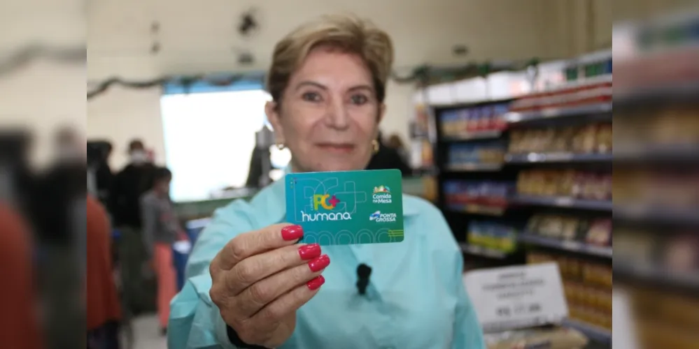 As pessoas cadastradas no CRAS receberão um cartão no valor do seu benefício (R$ 181,81) para fazer suas compras no Mercado da Família.