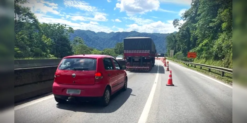 Nos últimos dias, estradas que vão ao litoral paranaense têm registrado grandes congestionamentos
