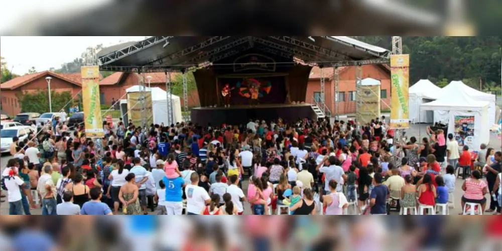 Realizado pelo Emcena Brasil Produções, em parceria com a Tigre, o Palco Móvel Emcena Brasil-Conexão Cultural Tigre chega à Castro (PR), nos dias  07 e 08 de fevereiro, das 16h às 21h, com entrada gratuita, no Parque Lacustre (Estacionamento).