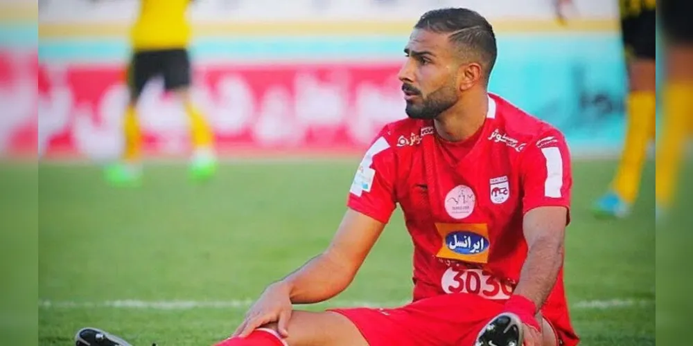 Amir Nasr-Azadani atua pelo Iranjavan FC, do irã. O jogador, que se profissionalizou em 2015 no futebol, já vestiu a camisa de outros três clubes locais.