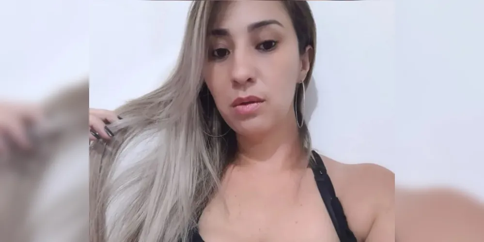 Mulher estava na praia com a família, inclusive os dois filhos
