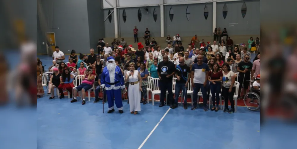 Foram realizadas várias atrações e entregues 100 cestas natalinas para os usuários do Ginásio Jamal Farjallah Bazzi, também conhecido como Ginásio da Pessoa com Deficiência.