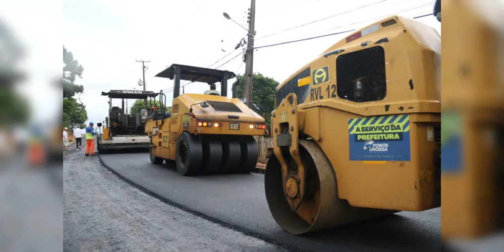 Os trabalhos estão sendo realizados em diversos locais do Município e fazem parte do Programa Asfalto Novo, a maior iniciativa de pavimentação da história de Ponta Grossa.