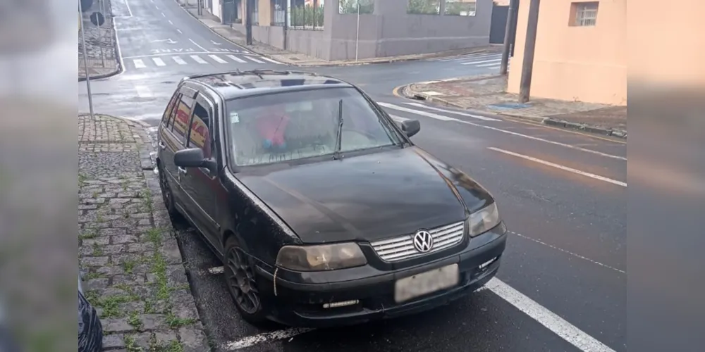 Um dos veículos furtados era um Volkswagen Gol, nas cores preta