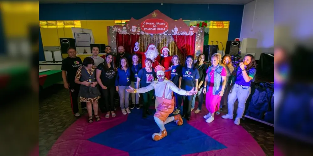 “O Natal Mágico do Picolé” é um espetáculo infantil com temática natalina, misturando a alegria do circo com a magia do Natal, envolvendo crianças e adultos com a ludicidade e inocência dos personagens