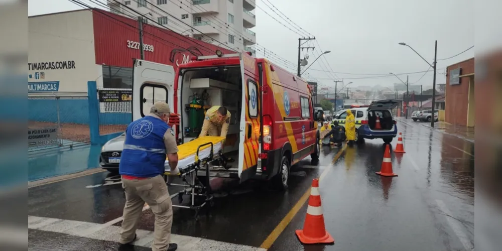 Mulher é atropelada em bairro de Ponta Grossa