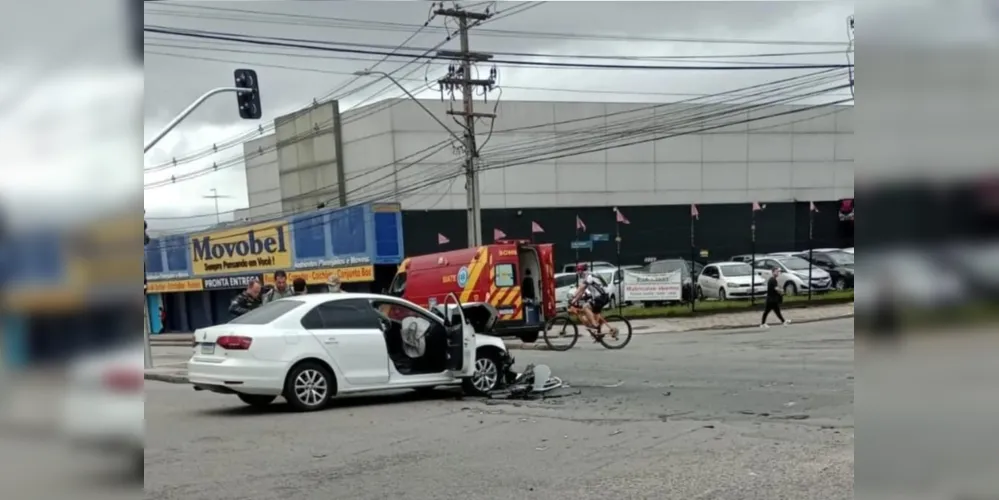 Acidente na região central de Curitiba (foto) foi um dos vários causados pelo motorista