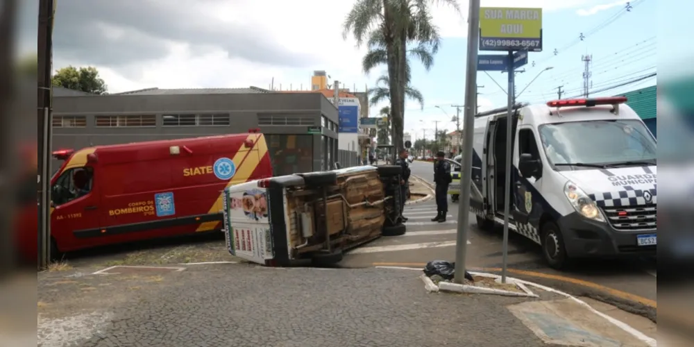 Fiorino seguia pela rua Júlia Lopes, quando foi atingida pela Doblô, que vinha pela Ernesto Vilela sentido centro