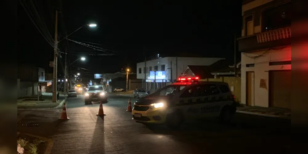 Equipes de trânsito estão no local para realizar os atendimentos